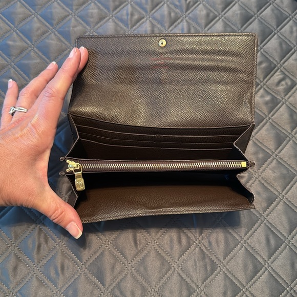 EUC Louis Vuitton Damier Ebene Sarah Wallet - Picture 8 of 12